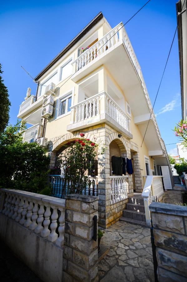 Apartmani Milka 扎达尔 外观 照片